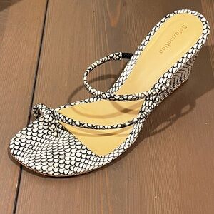 Reformation June Wedge Sandals Strappy Slip on Toe Loop Tan Crocodile Size 7